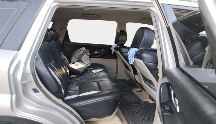 2015 Mahindra XUV500 W8, Diesel, Manual, 89,920 km, interior