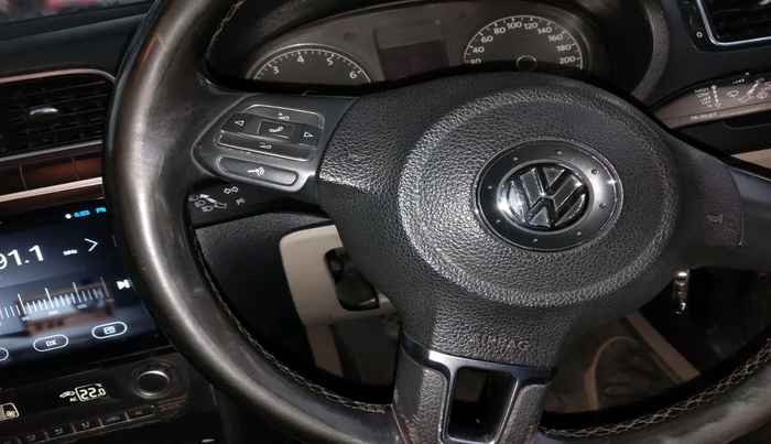 2013 Volkswagen Polo HIGHLINE1.2L, Petrol, Manual, 1,83,794 km, interior