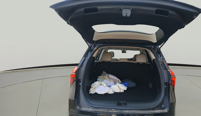 2022 Mahindra XUV700 AX 5 P MT 5 STR, Petrol, Manual, 42,442 km, exterior