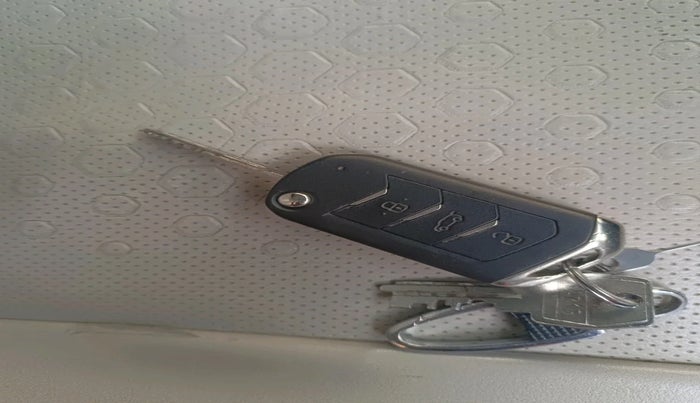 2022 Mahindra XUV700 AX 5 P MT 5 STR, Petrol, Manual, 42,442 km, interior