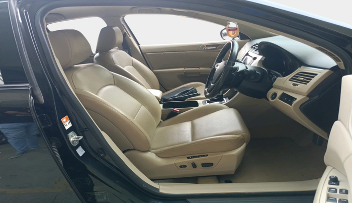 2011 Maruti Kizashi 2.4L AT, Petrol, Automatic, 76,622 km, interior