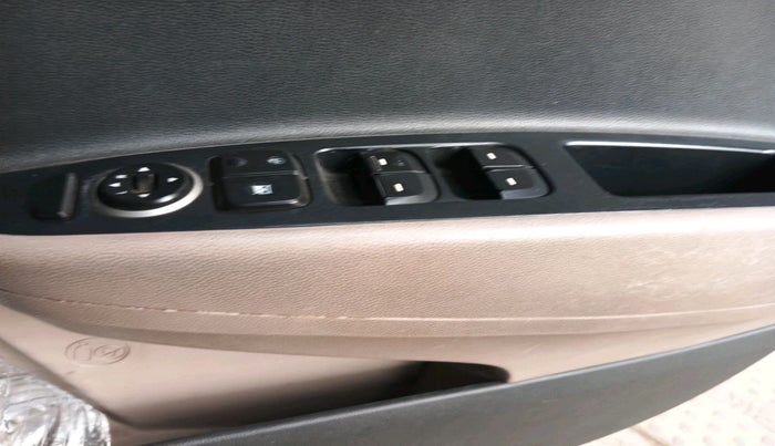 2017 Hyundai Grand i10 SPORTZ (O) AT 1.2 KAPPA VTVT, Petrol, Automatic, 63,913 km, interior