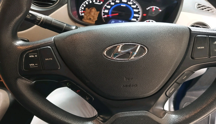 2017 Hyundai Grand i10 SPORTZ (O) AT 1.2 KAPPA VTVT, Petrol, Automatic, 63,913 km, interior