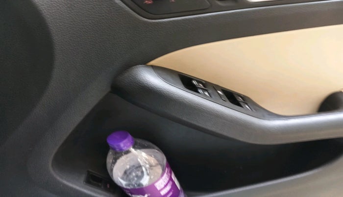 2014 Volkswagen Jetta HIGHLINE TDI AT, Diesel, Automatic, 1,58,883 km, interior