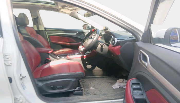 2022 MG ASTOR SAVVY 1.5 CVT S RED, Petrol, Automatic, 30,460 km, interior