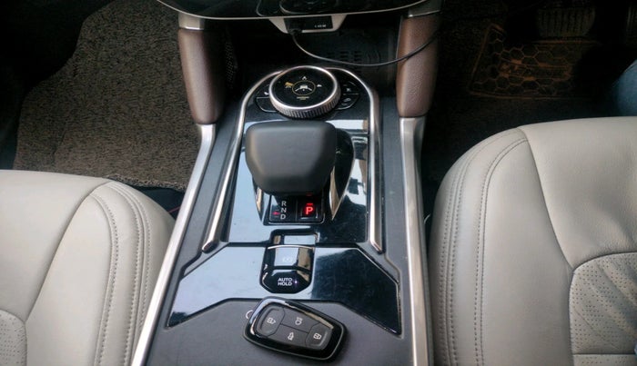 2025 Tata Safari Accomplished Plus AT, Diesel, Automatic, 11,657 km, interior