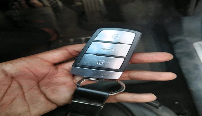 2012 Volkswagen Passat HIGHLINE DSG, Diesel, Automatic, 1,26,453 km, interior