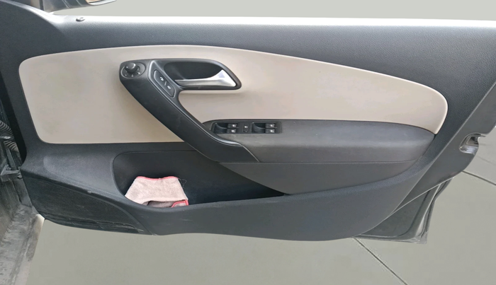 2014 Volkswagen Polo HIGHLINE1.2L, Petrol, Manual, 55,056 km, interior