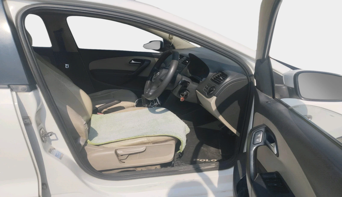 2010 Volkswagen Polo COMFORTLINE 1.2L PETROL, Petrol, Manual, 1,43,177 km, interior