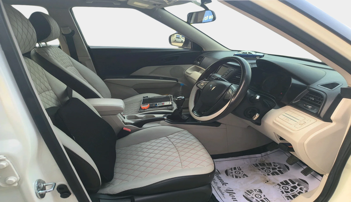 2023 Mahindra XUV300 W6 1.5 Diesel, Diesel, Manual, 70,469 km, interior