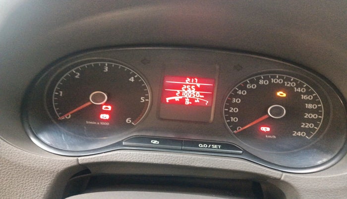 2013 Volkswagen Vento HIGHLINE DIESEL 1.6, Diesel, Manual, 2,10,050 km, interior