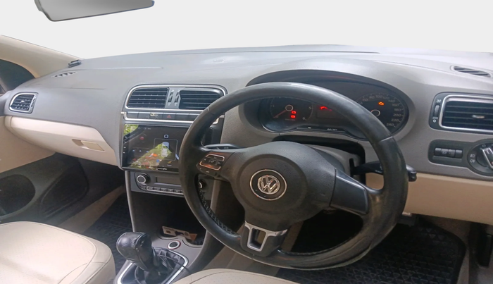 2013 Volkswagen Vento HIGHLINE DIESEL 1.6, Diesel, Manual, 2,10,050 km, interior