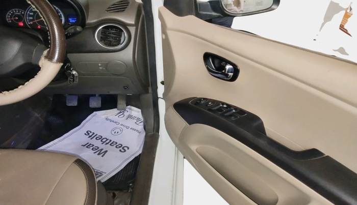 2013 Hyundai i10 SPORTZ 1.2, Petrol, Manual, 60,881 km, interior