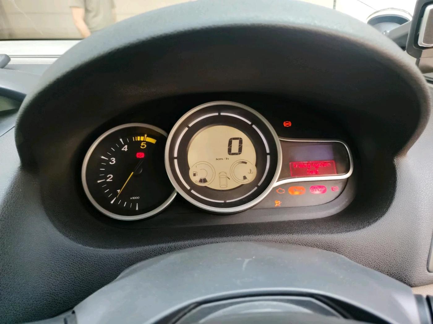 2011 Renault Fluence 1.5 E2, Diesel, Manual, 99,999 km, interior