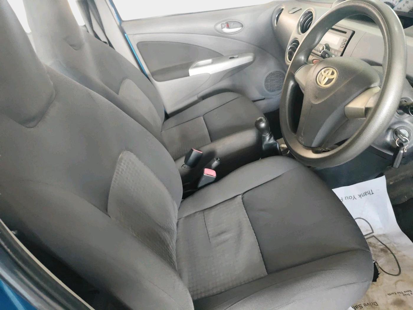 2011 Toyota Etios Liva V, Petrol, Manual, 59,824 km, interior