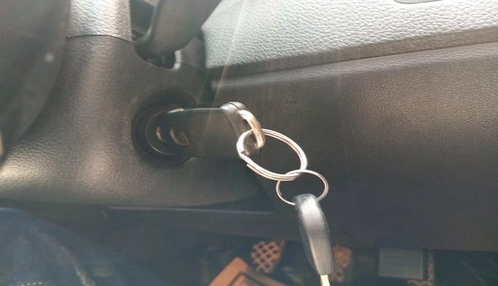 2015 Volkswagen Polo COMFORTLINE 1.2L, Petrol, Manual, 95,621 km, interior