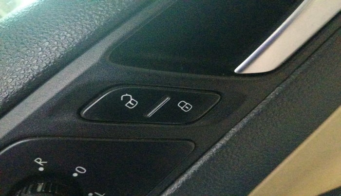 2011 Volkswagen Jetta HIGHLINE TDI AT, Diesel, Automatic, 1,69,600 km, interior