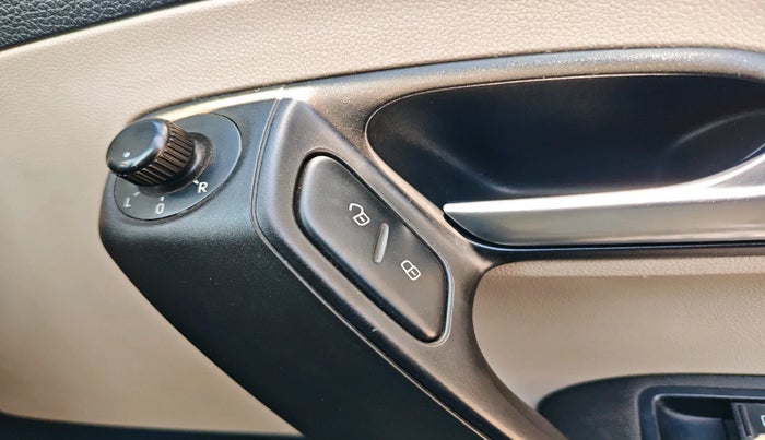 2014 Volkswagen Polo HIGHLINE1.2L, Petrol, Manual, 87,933 km, interior