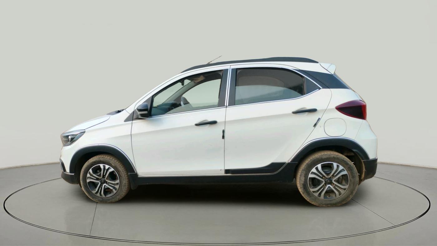 2024 Tata TIAGO NRG  NRG XZA CNG, CNG, Automatic, 31,105 km, exterior