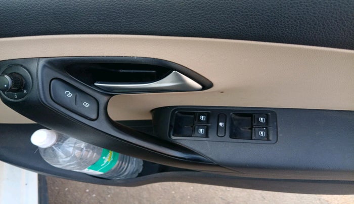 2015 Volkswagen Polo HIGHLINE1.2L, Petrol, Manual, 79,342 km, interior