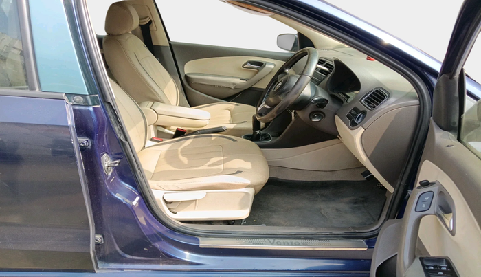2011 Volkswagen Vento HIGHLINE 1.6 MPI, Petrol, Manual, 1,62,900 km, interior