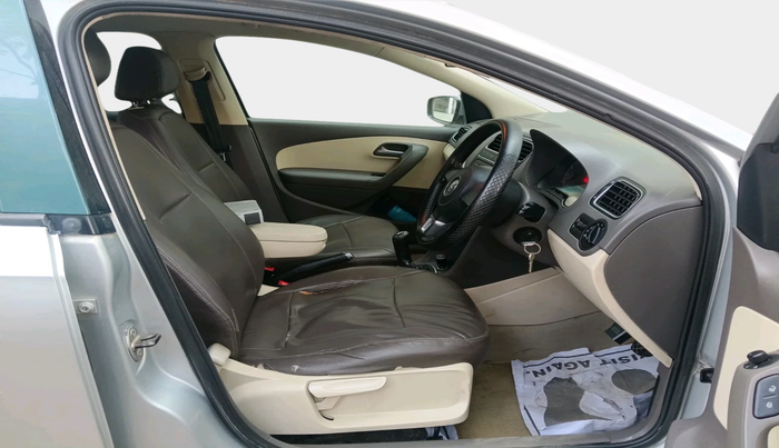 2011 Volkswagen Vento HIGHLINE 1.6 MPI, Petrol, Manual, 64,630 km, interior