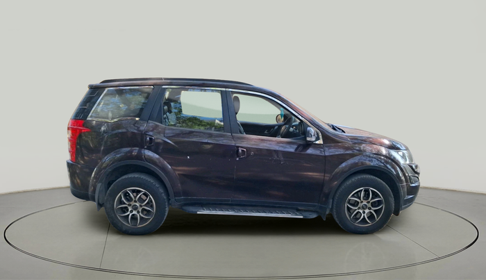 2017 Mahindra XUV500 W6 AT, Diesel, Automatic, 2,12,898 km, exterior