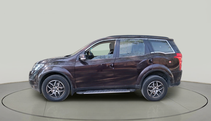 2017 Mahindra XUV500 W6 AT, Diesel, Automatic, 2,12,898 km, exterior