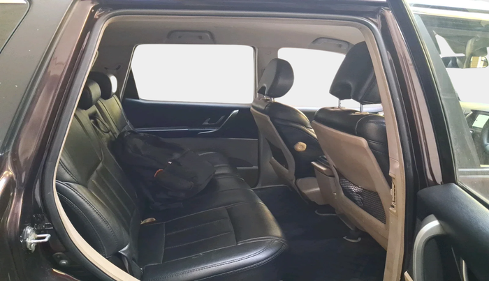 2017 Mahindra XUV500 W6 AT, Diesel, Automatic, 2,12,898 km, interior
