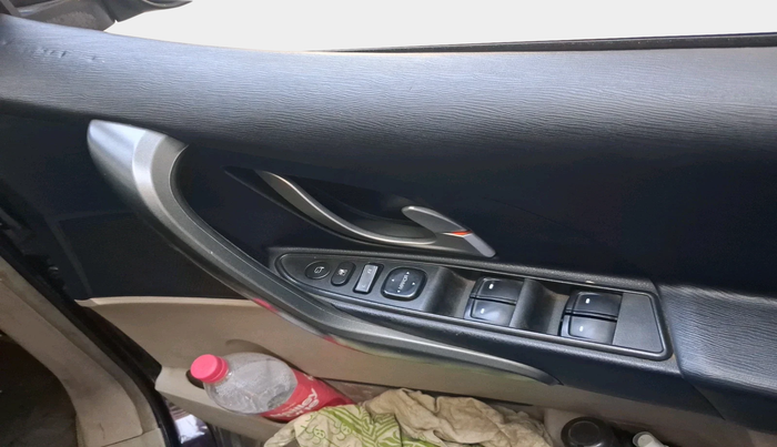 2017 Mahindra XUV500 W6 AT, Diesel, Automatic, 2,12,898 km, interior