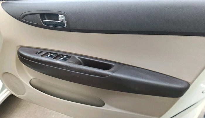 2011 Hyundai i20 MAGNA 1.2, Petrol, Manual, 1,79,907 km, interior