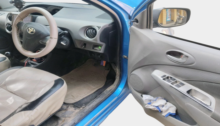2011 Toyota Etios Liva V, Petrol, Manual, 1,91,802 km, interior