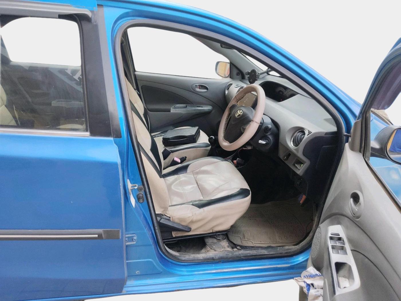 2011 Toyota Etios Liva V, Petrol, Manual, 1,91,802 km, interior
