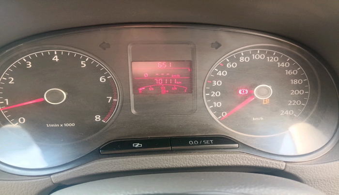 2011 Volkswagen Vento HIGHLINE 1.6 MPI, Petrol, Manual, 70,111 km, interior