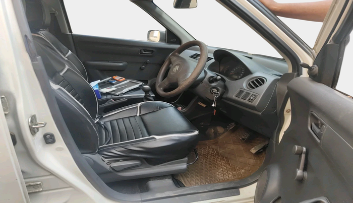 2010 Maruti Swift LXI, Petrol, Manual, 1,13,277 km, interior