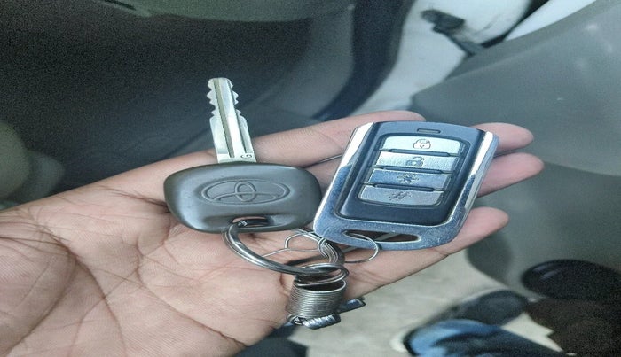 2010 Toyota Innova 2.5 G4 8 STR, Diesel, Manual, 2,98,692 km, interior