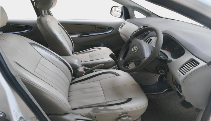 2010 Toyota Innova 2.5 G4 8 STR, Diesel, Manual, 2,98,692 km, interior