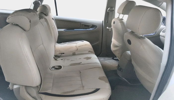 2010 Toyota Innova 2.5 G4 8 STR, Diesel, Manual, 2,98,692 km, interior