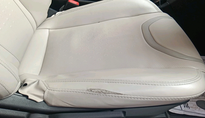 2022 Mahindra XUV700 AX 5 D AT 7 STR, Diesel, Automatic, 69,993 km, interior