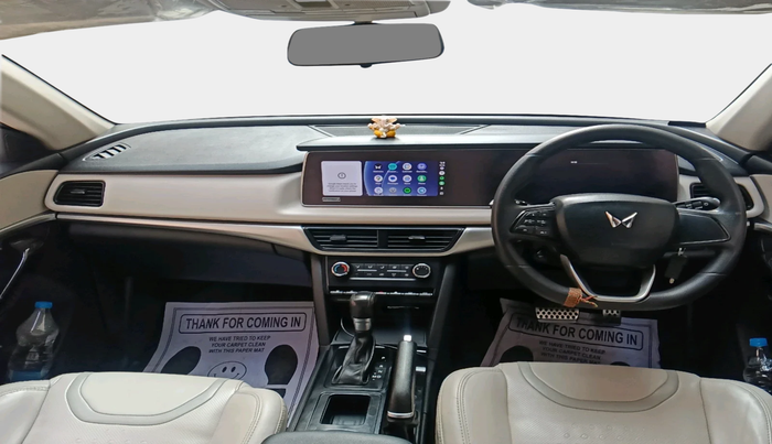 2022 Mahindra XUV700 AX 5 D AT 7 STR, Diesel, Automatic, 69,993 km, interior