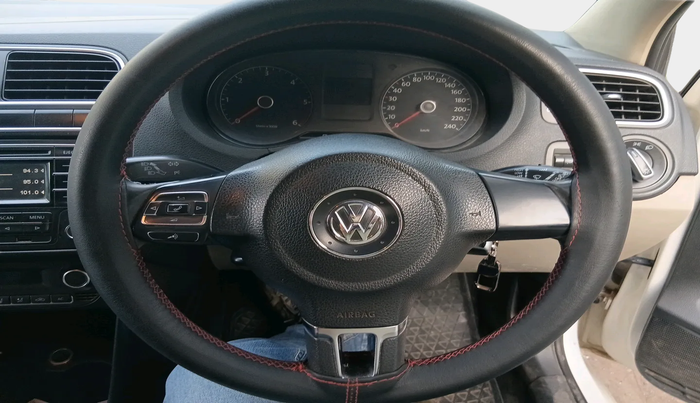 2013 Volkswagen Polo HIGHLINE DIESEL, Diesel, Manual, 1,31,227 km, interior