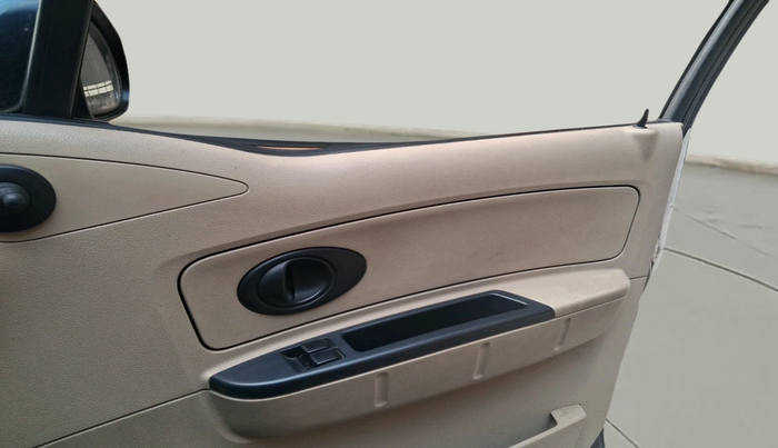 2011 Chevrolet Spark LS 1.0, Petrol, Manual, 1,23,316 km, interior