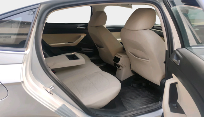 2023 Volkswagen VIRTUS HIGHLINE TSI 1.0 MT, Petrol, Manual, 40,906 km, interior