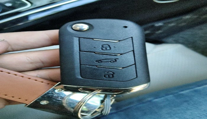 2023 Mahindra XUV700 AX 7 LUXURY P AT 7 STR, Petrol, Automatic, 11,419 km, interior