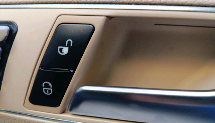 2013 Mercedes Benz E Class E 250 CDI AVANTGARDE, Diesel, Automatic, 1,03,208 km, interior