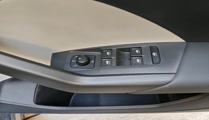 2024 Volkswagen TAIGUN  Topline 1.0 TSI AT (Electric Seats), Petrol, Automatic, 11,226 km, interior