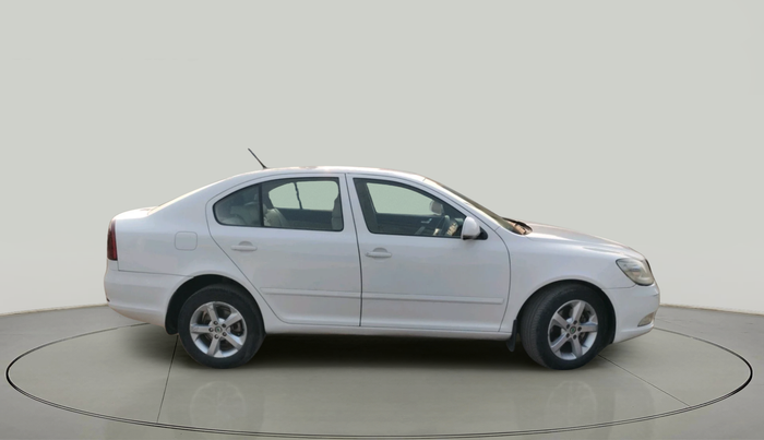 2011 Skoda Laura ELEGANCE 2.0 TDI CR AT, Diesel, Automatic, 93,291 km, exterior