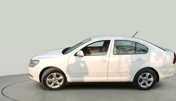2011 Skoda Laura ELEGANCE 2.0 TDI CR AT, Diesel, Automatic, 93,291 km, exterior