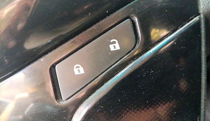 2011 Chevrolet Cruze LTZ AT, Diesel, Automatic, 97,193 km, interior