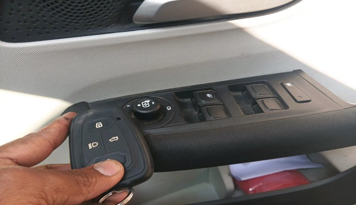 2023 Tata ALTROZ XZ CNG, Petrol, Manual, 31,782 km, interior